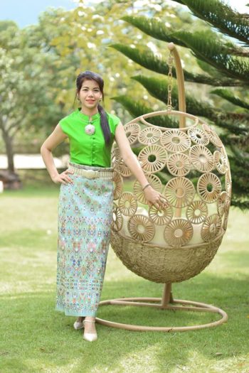 ผ้าซิ่นไหมแพรวา  ผลงานของคุณชอุ่ม ตินะโส