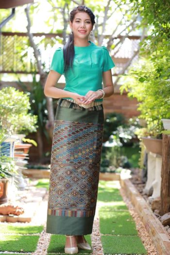 ผ้าซิ่นจกไหมลาว ไหมเส้นเล็ก งานละเอียดสวยงาม